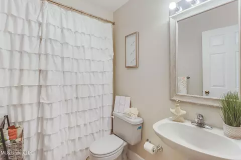 Bath - 15819 Peapatch Rd, Biloxi, MS 39532 photo 3 of 3