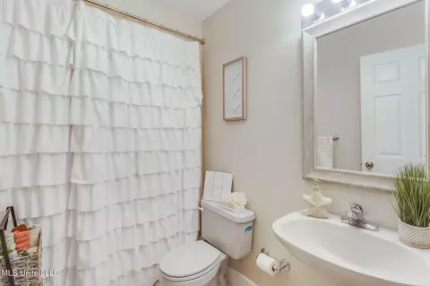 Bath - 15819 Peapatch Rd, Biloxi, MS 39532 photo 2 of 3