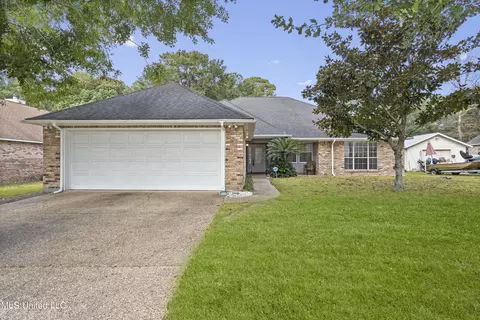 3801 Tangerine St, Ocean Springs, MS 39564