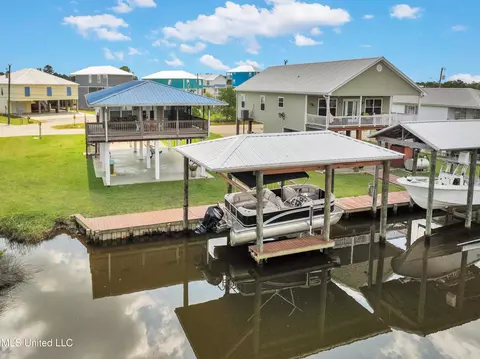 4050 Victoria St, Bay Saint Louis, MS 39520