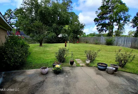547 Woodson Dr, Jackson, MS 39206 photo 2