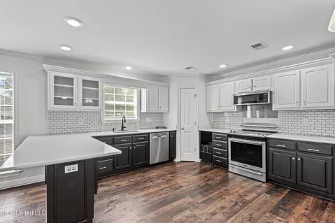 Kitchen - 929 N Thunderbird Dr, Hernando, MS 38632 photo 1 of 3