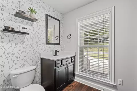 Bath - 929 N Thunderbird Dr, Hernando, MS 38632 photo 1 of 5