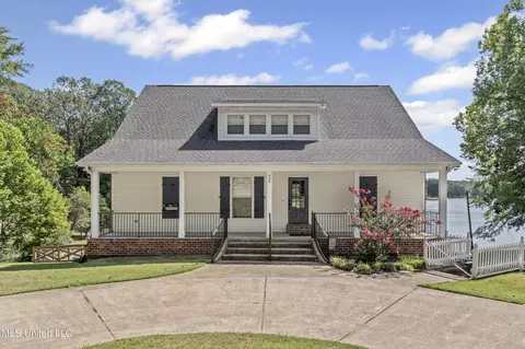 Exterior - 929 N Thunderbird Dr, Hernando, MS 38632 photo 2 of 11