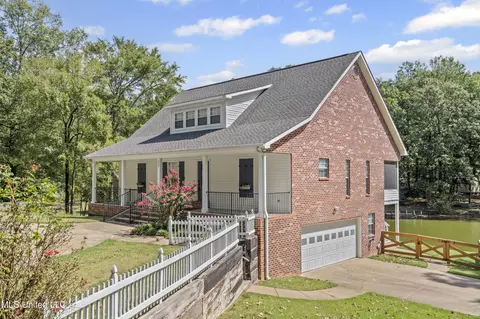 929 N Thunderbird Dr, Hernando, MS 38632