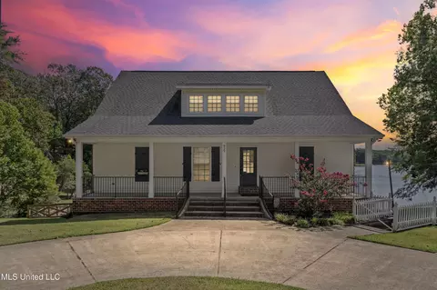 Exterior - 929 N Thunderbird Dr, Hernando, MS 38632 photo 3 of 11