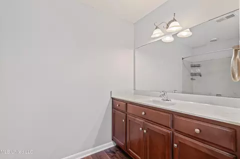 Bath - 929 N Thunderbird Dr, Hernando, MS 38632 photo 5 of 5