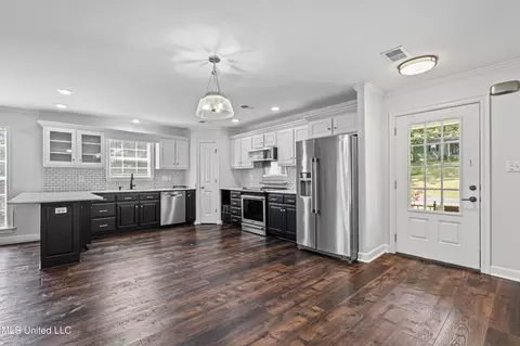 Entry Way - 929 N Thunderbird Dr, Hernando, MS 38632 photo 1 of 1