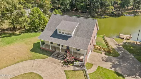Exterior - 929 N Thunderbird Dr, Hernando, MS 38632 photo 4 of 11