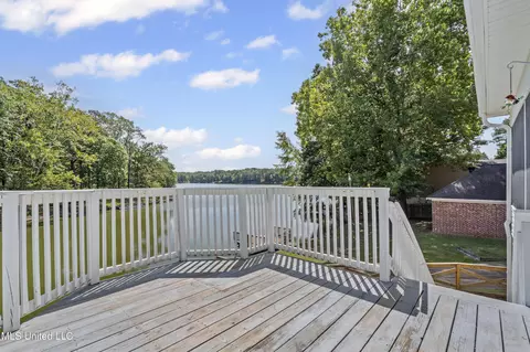 Exterior - 929 N Thunderbird Dr, Hernando, MS 38632 photo 7 of 11