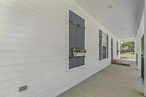 Exterior - 929 N Thunderbird Dr, Hernando, MS 38632 photo 5 of 11