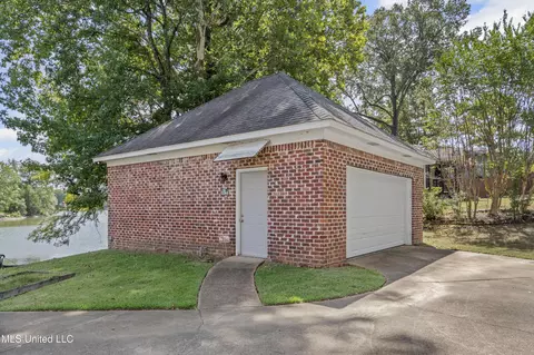 Exterior - 929 N Thunderbird Dr, Hernando, MS 38632 photo 9 of 11