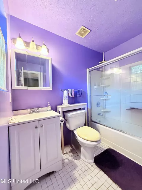 Bath - 135 Fox Rd #A, Winona, MS 38967 photo 1 of 2