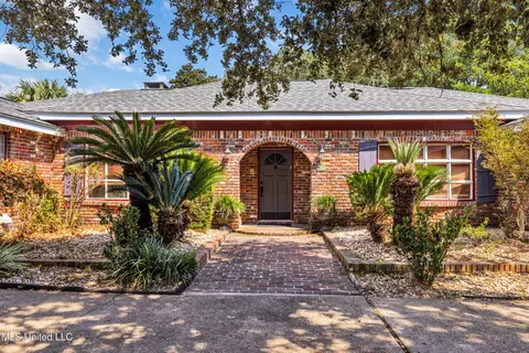 247 Oakwood Dr, Gulfport, MS 39507