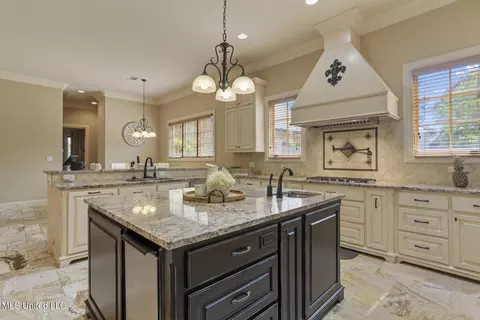 Kitchen - 430 Johnstone Dr, Madison, MS 39110 photo 2 of 5