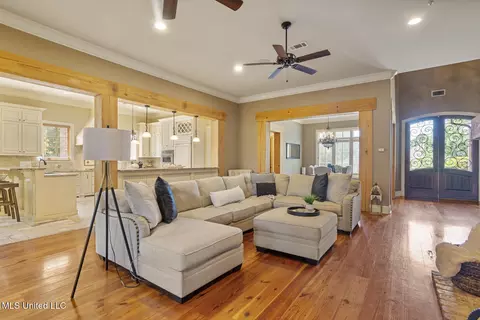 Living - 430 Johnstone Dr, Madison, MS 39110 photo 1 of 1