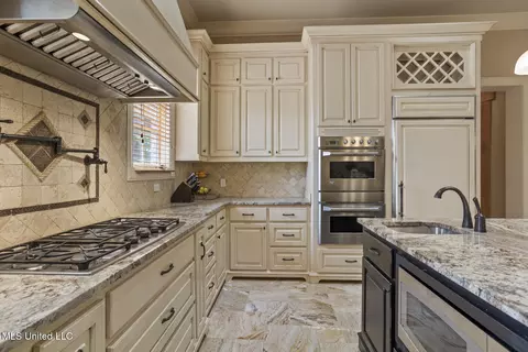 Kitchen - 430 Johnstone Dr, Madison, MS 39110 photo 5 of 5