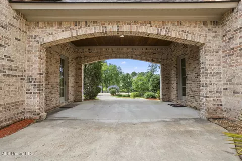 Exterior - 430 Johnstone Dr, Madison, MS 39110 photo 16 of 17