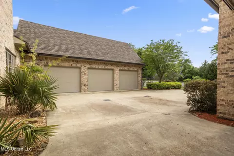 Exterior - 430 Johnstone Dr, Madison, MS 39110 photo 15 of 17