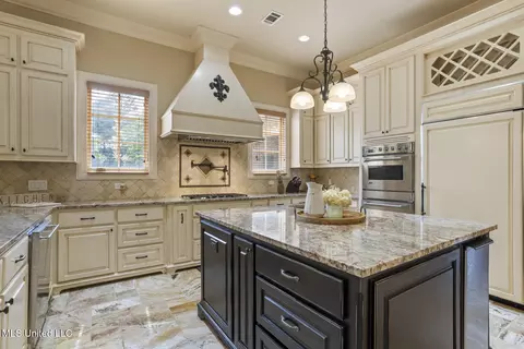 Kitchen - 430 Johnstone Dr, Madison, MS 39110 photo 1 of 5