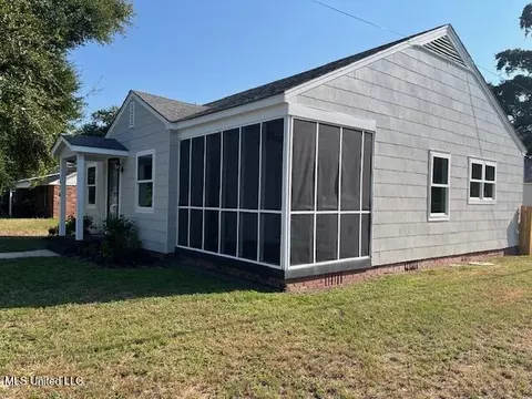 316 Porter Ave, Biloxi, MS 39530