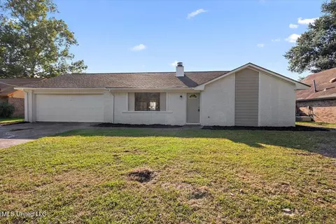 2389 W Clubview Cir, Yazoo City, MS 39194
