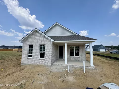 3492 Hatton Dr, Nesbit, MS 38651