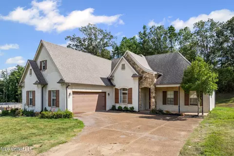 10237 Cypress Plantation Dr, Olive Branch, MS 38654