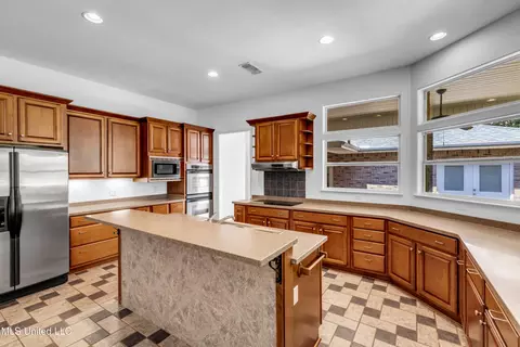 Kitchen - 792 Ewa Ct, Diamondhead, MS 39525 photo 2 of 4