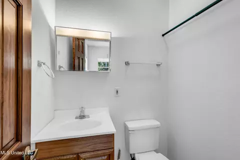 Bath - 792 Ewa Ct, Diamondhead, MS 39525 photo 5 of 6