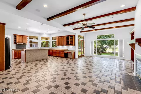 Living - 792 Ewa Ct, Diamondhead, MS 39525 photo 4 of 7