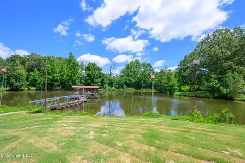 76 Peach Tree Rd, Byhalia, MS 38611