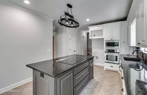 Kitchen - 113 Darrowsby Pl, Madison, MS 39110 photo 5 of 5