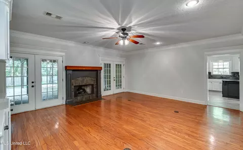 Living - 113 Darrowsby Pl, Madison, MS 39110 photo 7 of 10