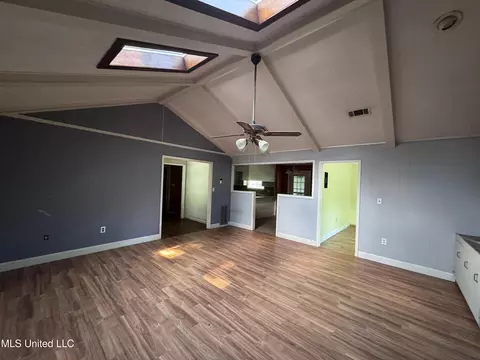 Living - 4918 Forest Hill Rd, Byram, MS 39272 photo 3 of 4