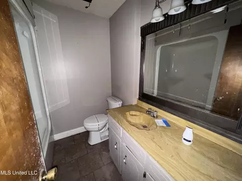 Bath - 4918 Forest Hill Rd, Byram, MS 39272 photo 2 of 2