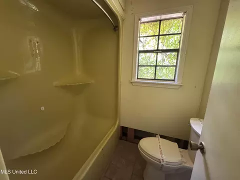 Bath - 4918 Forest Hill Rd, Byram, MS 39272 photo 1 of 2