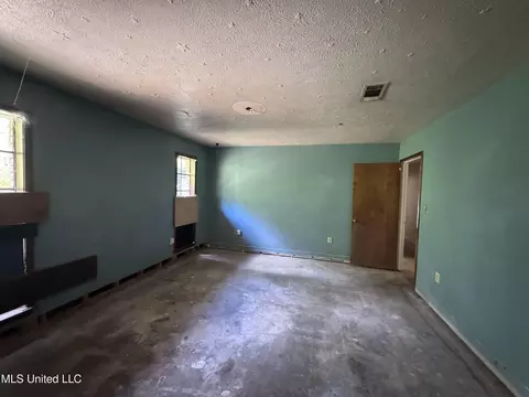 Bedroom - 4918 Forest Hill Rd, Byram, MS 39272 photo 3 of 4