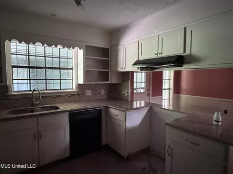 Kitchen - 4918 Forest Hill Rd, Byram, MS 39272 photo 2 of 2