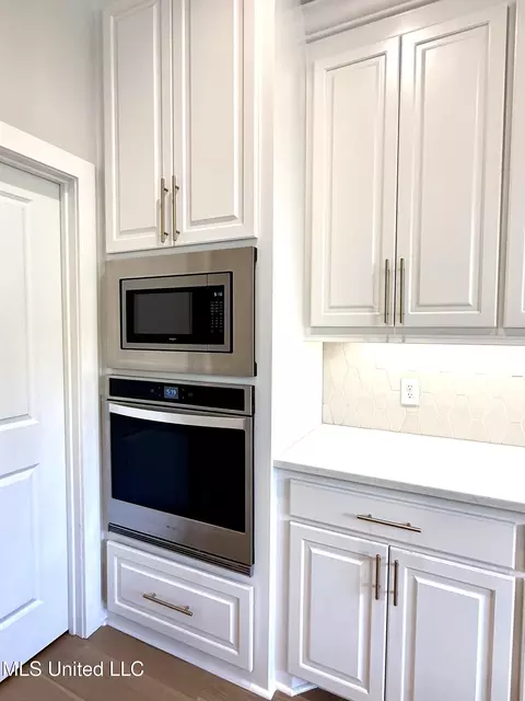 Kitchen - 114 Biltmore Cv, Flowood, MS 39232 photo 9 of 11