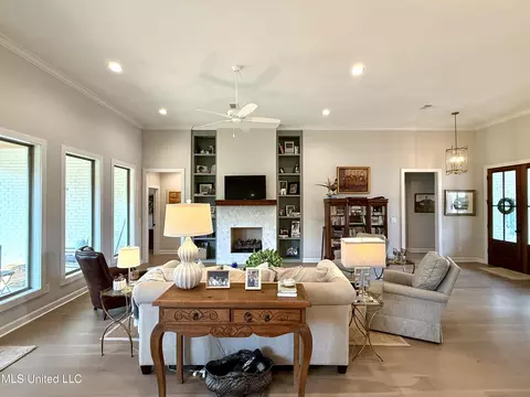 Living - 114 Biltmore Cv, Flowood, MS 39232 photo 5 of 5
