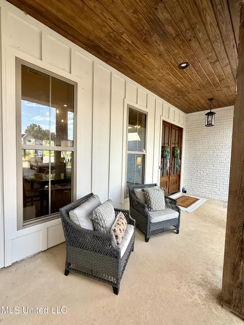 Exterior - 114 Biltmore Cv, Flowood, MS 39232 photo 3 of 10