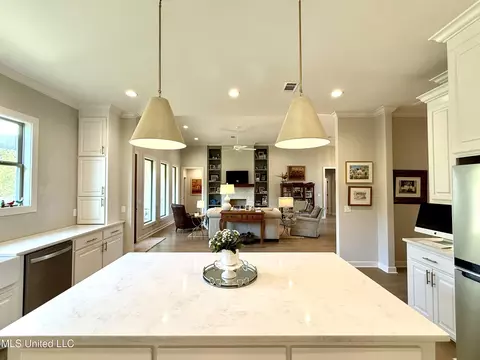 Kitchen - 114 Biltmore Cv, Flowood, MS 39232 photo 8 of 11