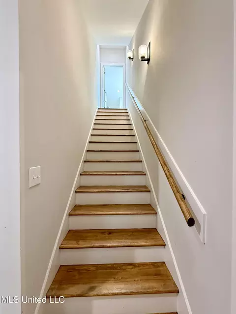 Entry Way - 114 Biltmore Cv, Flowood, MS 39232 photo 6 of 6