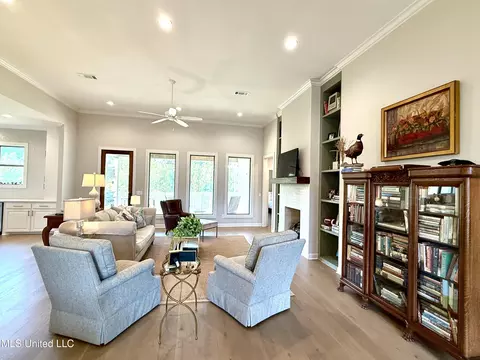 Living - 114 Biltmore Cv, Flowood, MS 39232 photo 2 of 5