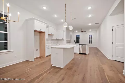 Entry Way - 970 Coahoma Ct, Nesbit, MS 38651 photo 1 of 3
