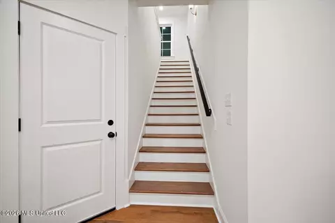 Entry Way - 970 Coahoma Ct, Nesbit, MS 38651 photo 2 of 3