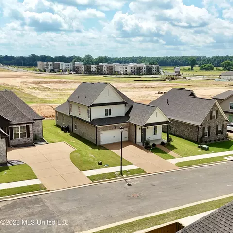 970 Coahoma Ct, Nesbit, MS 38651