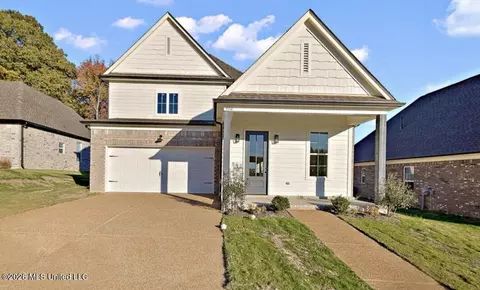 970 Coahoma Ct, Nesbit, MS 38651