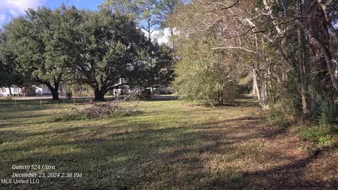 1609 Hastings Rd, Gautier, MS 39553